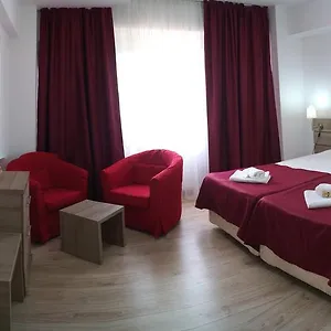 Hotel Otopeni אוטופן